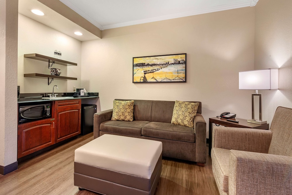Suite, Multiple Beds, Non Smoking, Refrigerator & Microwave (Living Room;with Sofabed) - Photo 5