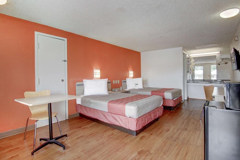 Deluxe Room, 2 Double Beds, Non Smoking, Refrigerator & Microwave photo 1