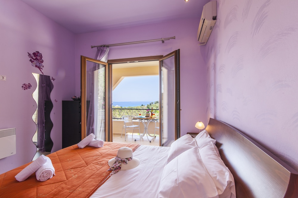 Deluxe Apartment, Pool View