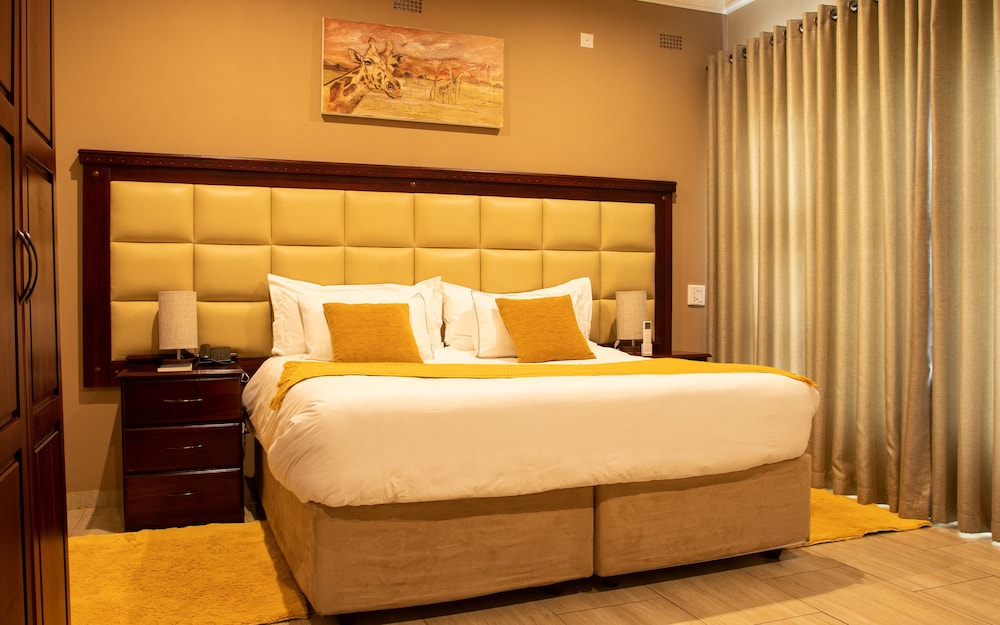 Executive Room - Photo 1