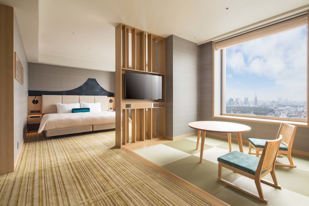 Junior Suite (FUJI) with Lounge Access, Non Smoking photo 2