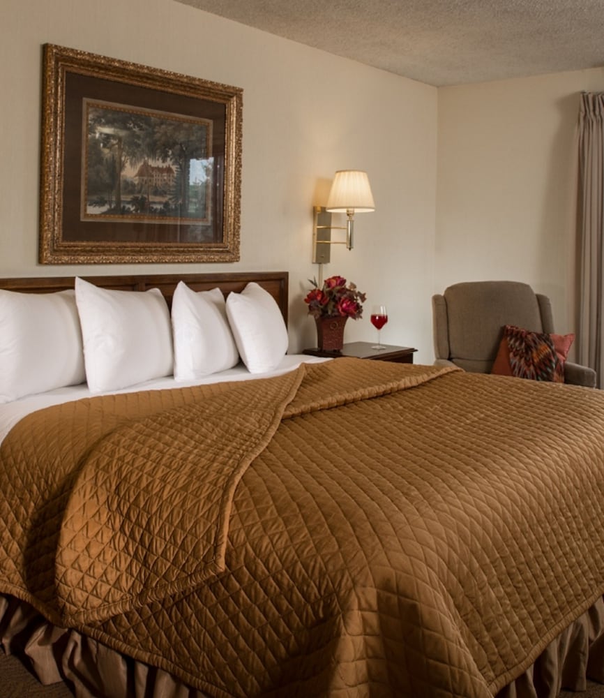 Standard Room 1 King Bed 2nd Floor photo 1