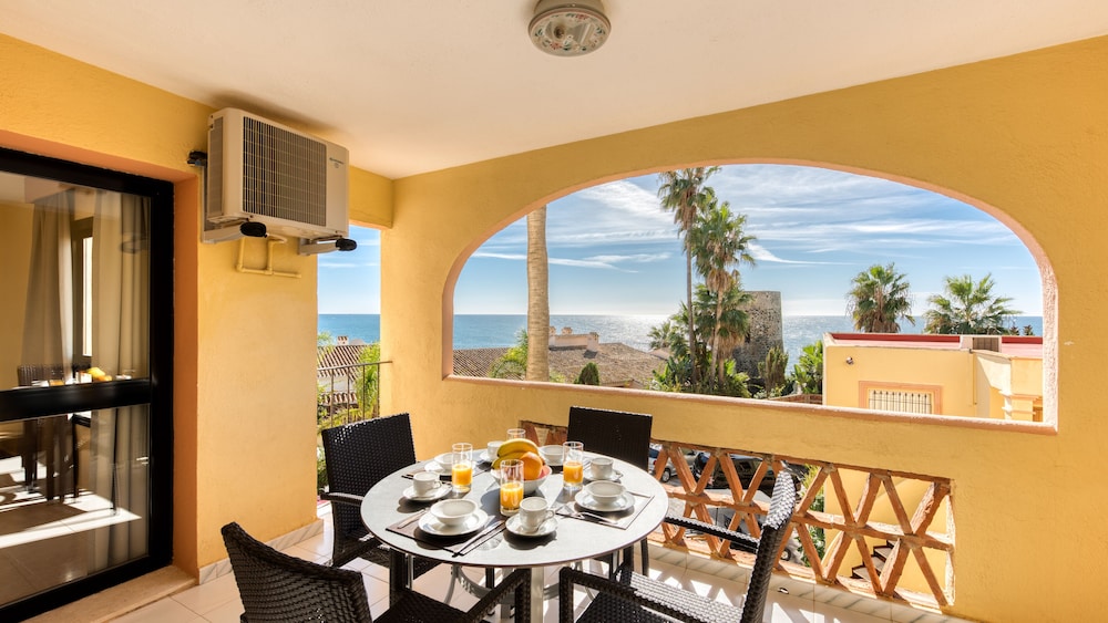 Classic Three Bedroom Apartment Terrace photo 3