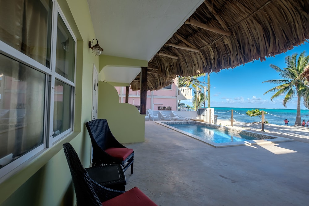 Superior Suite, 1 King Bed with Sofa bed, Kitchen, Oceanfront photo 1