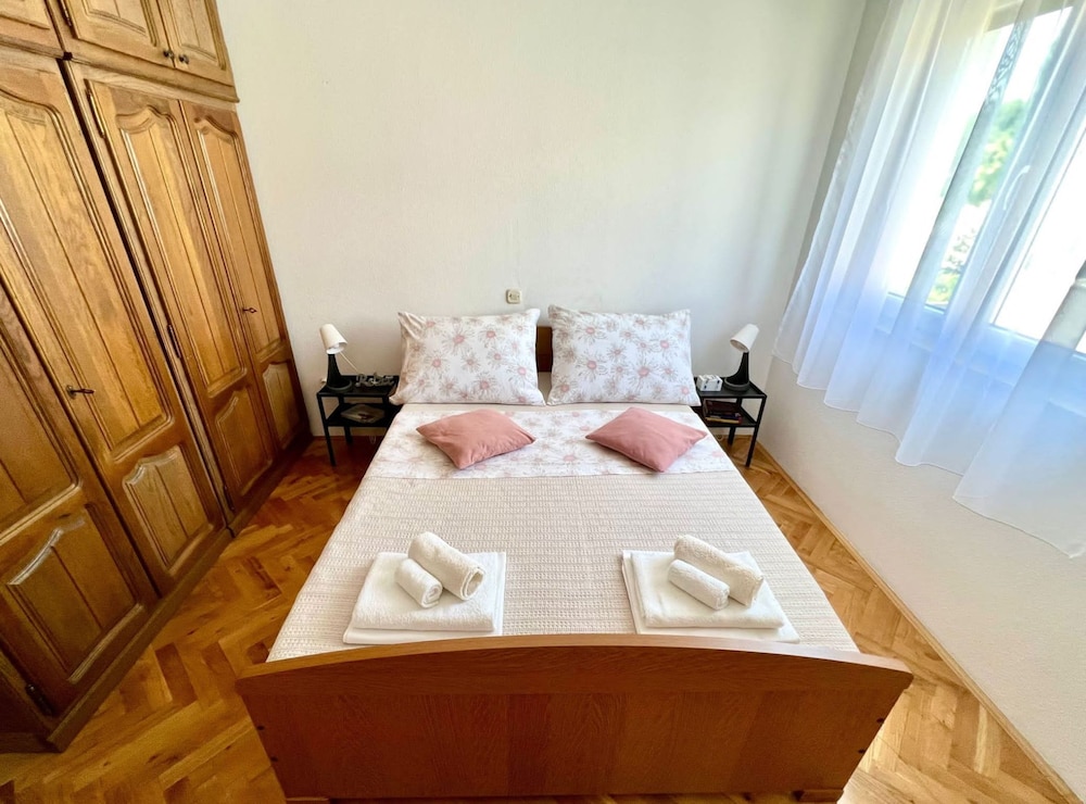 Apartment (One Bedroom Apartment with Balcony)