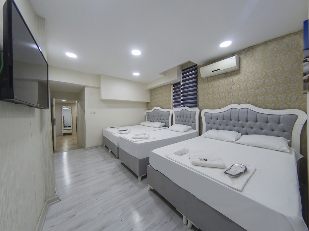 Standard Quadruple Room, Multiple Beds, City View photo 2
