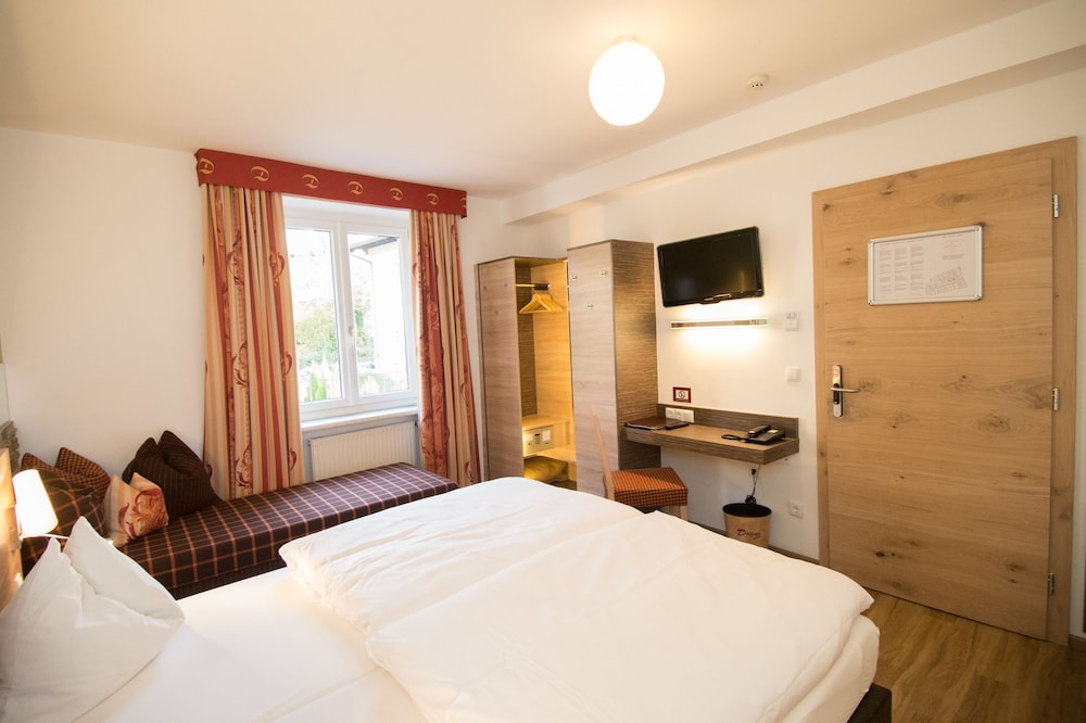 Standard Double or Twin Room - Photo 1