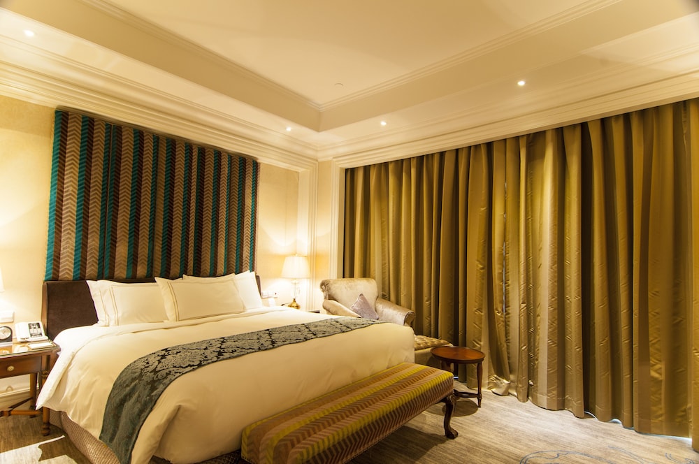 Deluxe Suite photo 2