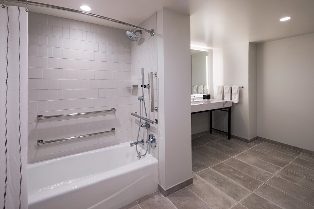 Room, 2 Double Beds (Mobility/Hearing Accessible, Tub) - Photo 5
