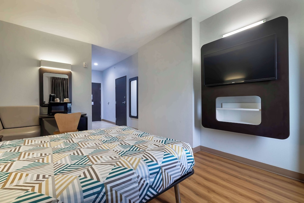Standard Room, 1 Queen Bed, Accessible, Non Smoking photo 3