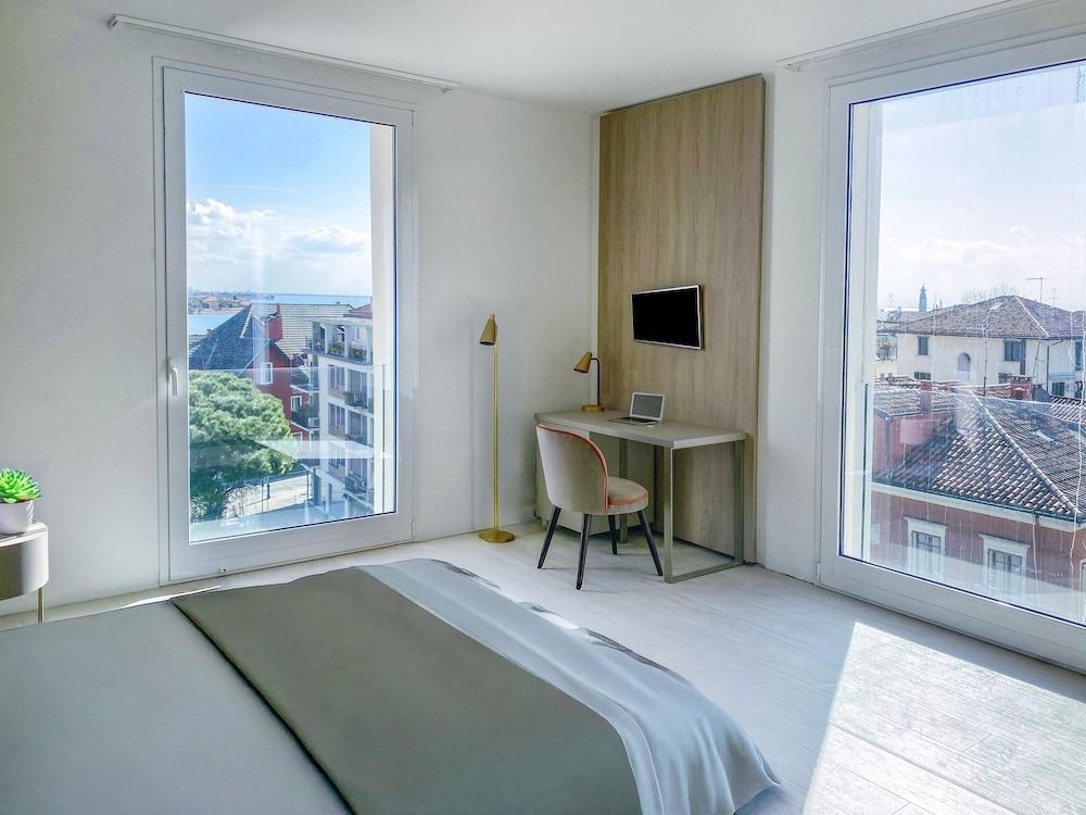 Premium Terrace Lagoon View photo 3