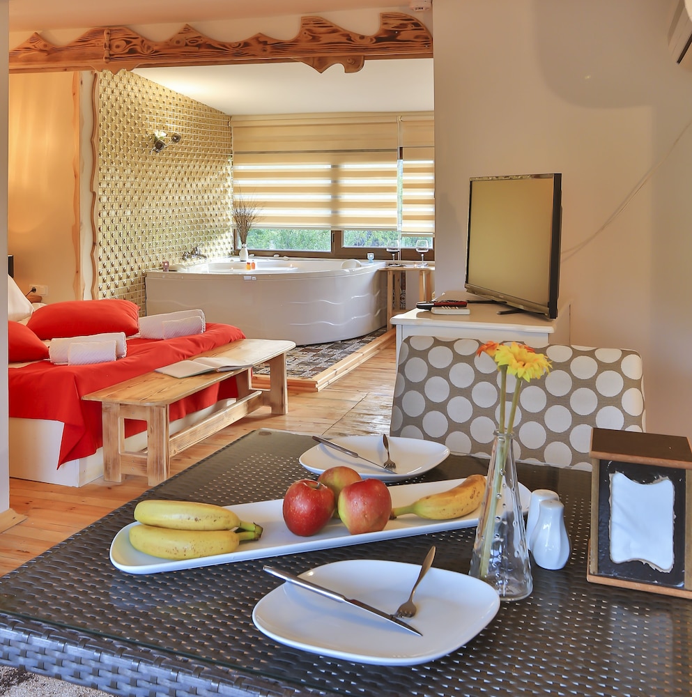 Deluxe Double Room, Jetted Tub photo 1