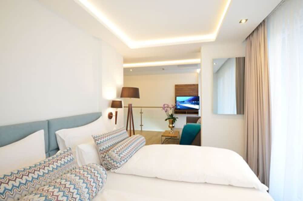 Deluxe Duplex, Beach View