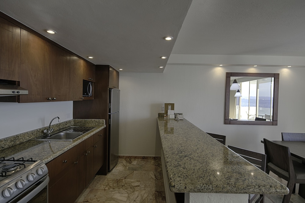 Remodeled Oceanfront 1 Bedroom Suite With Large Terrace Oceanfront