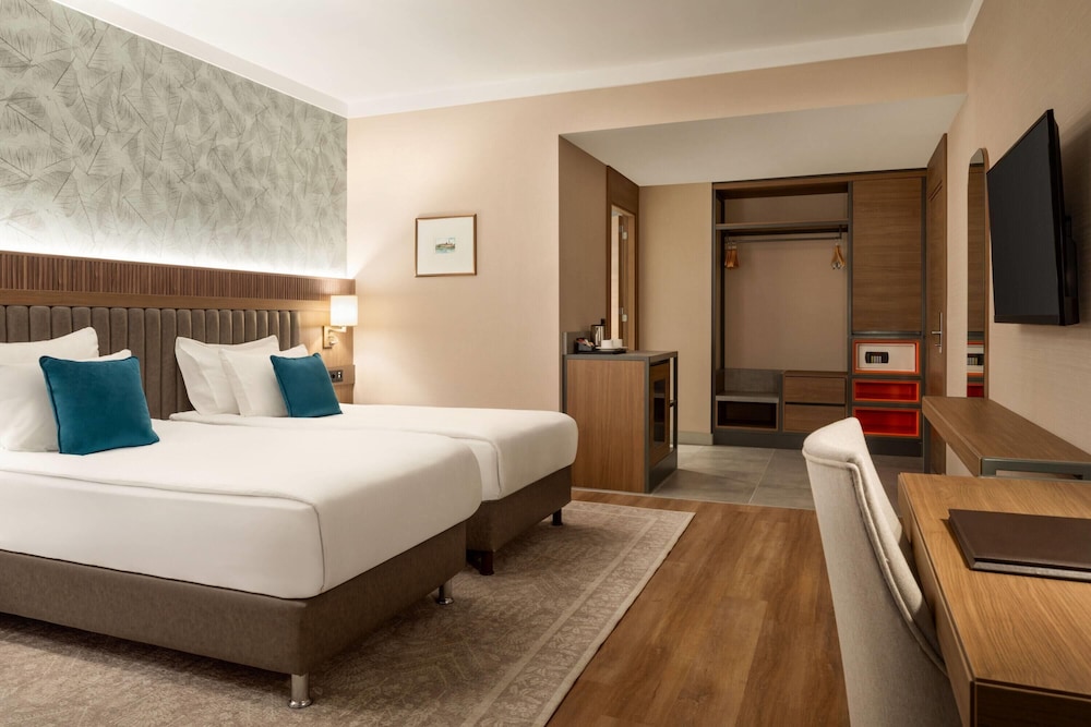Standard Room, Multiple Beds, Non Smoking (Inside Hall) photo 2