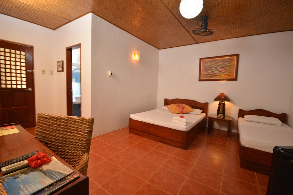 Classic Room, 1 Queen Bed, Garden View photo 2