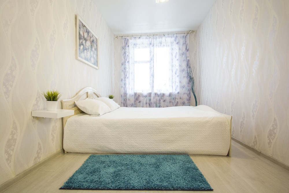 Basic Apartment, 1 Bedroom, Kitchen (Nezavisimosti prosp., 52-75)