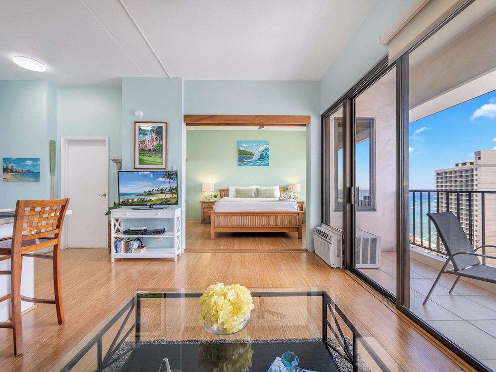 Premium Remodeled Condo with Ocean View and Parking: Premium Condo, 1 Bedroom, Air conditioning, Ocean View (0114) photo