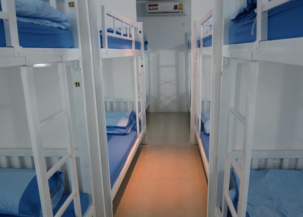 Family Room, Multiple Beds, Shared Bathroom photo 2