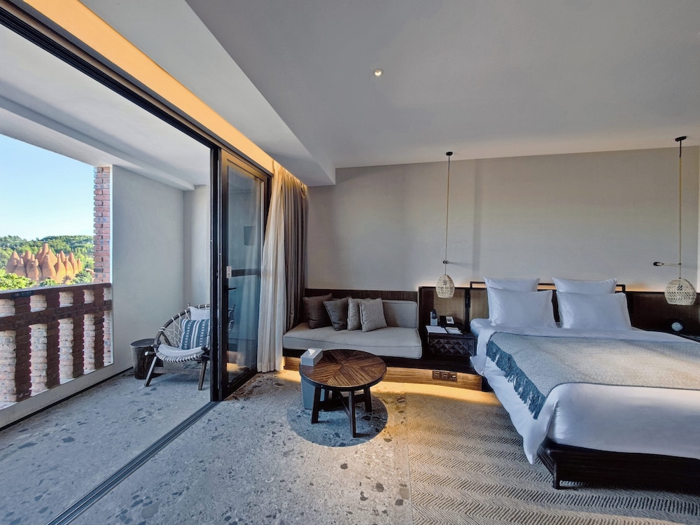 Deluxe Terrace  King Bed Room with Kaleidoscope View - Photo 2