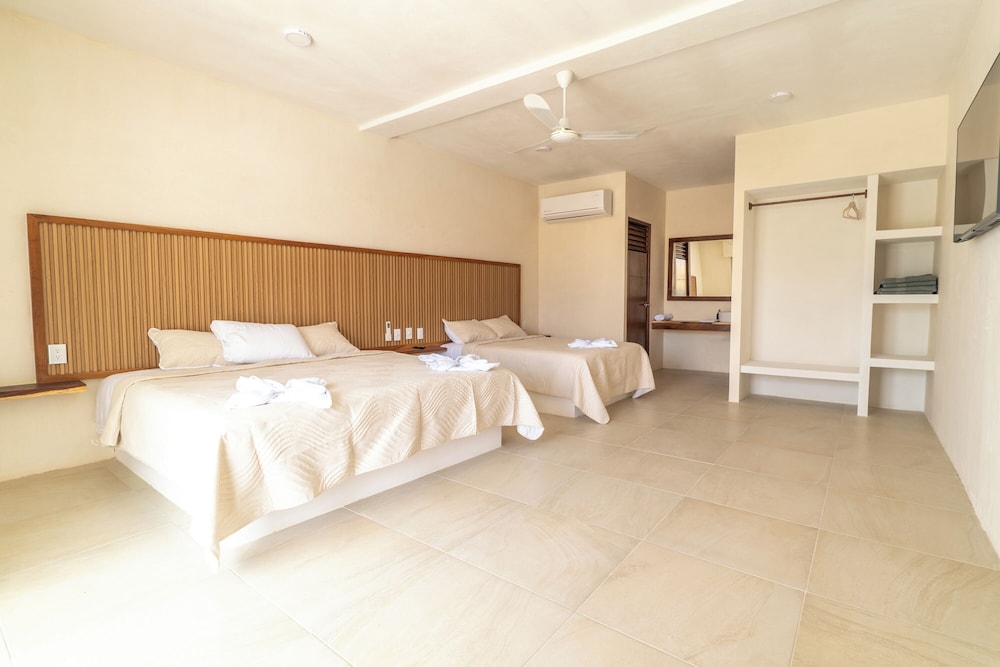 Deluxe Room, Pool View