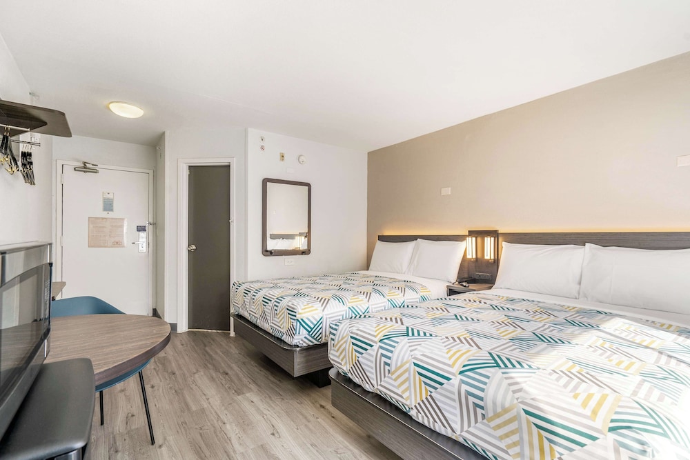 Standard Room, 2 Double Beds, Non Smoking - Photo 2