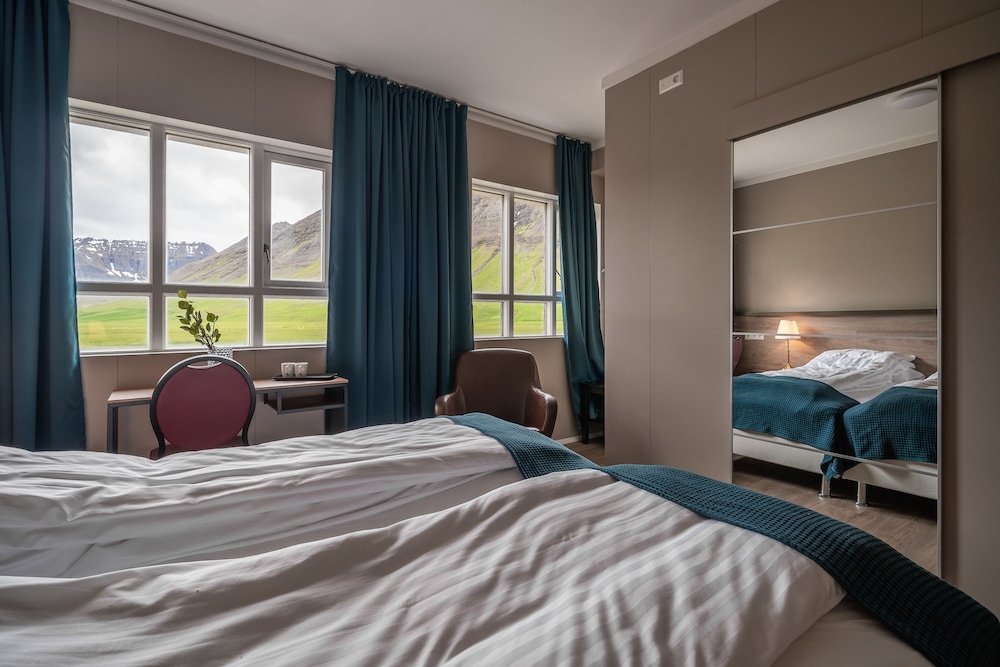 Deluxe Double or Twin Room, Private Bathroom photo 2