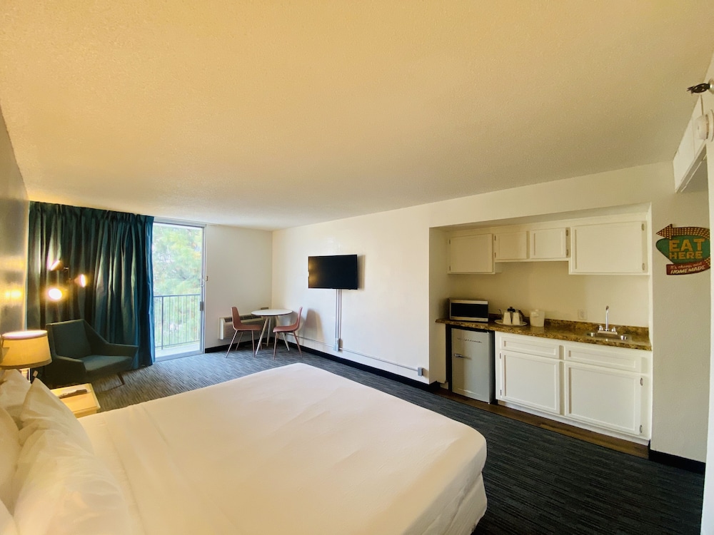 Superior Room, 1 King Bed, Kitchenette