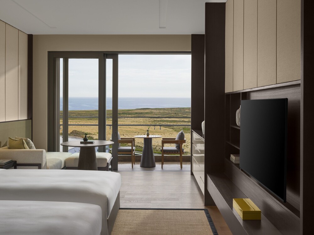 Superior Ocean View Twin - Photo 5