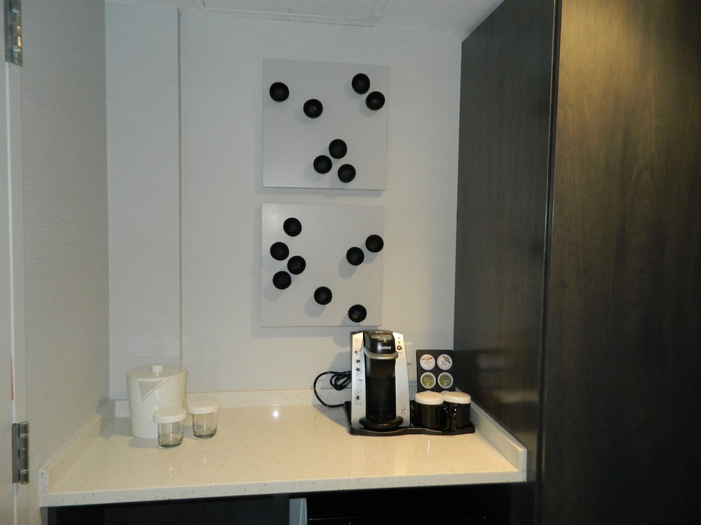 Standard Room, 2 Double Beds, Accessible, Non Smoking (Communications) - Photo 4