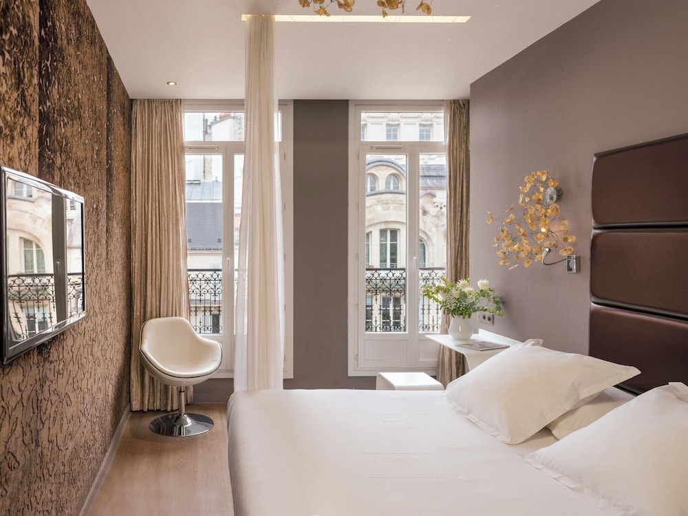 Legend Saint Germain bedroom photo