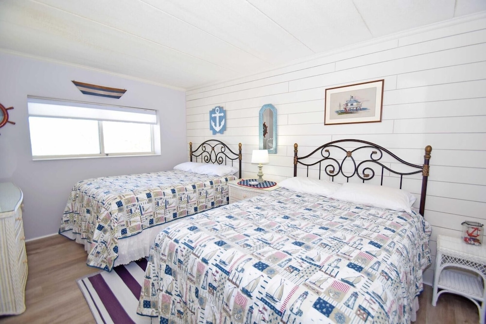 Condo, 2 Bedrooms
