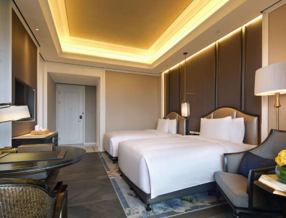 Grand Deluxe Twin Room With Lake View photo 3