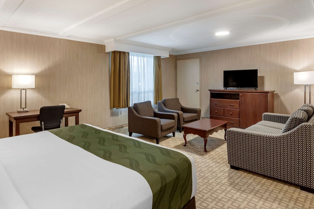 Suite, 1 King Bed, Non Smoking (Upgrade) - Photo 3