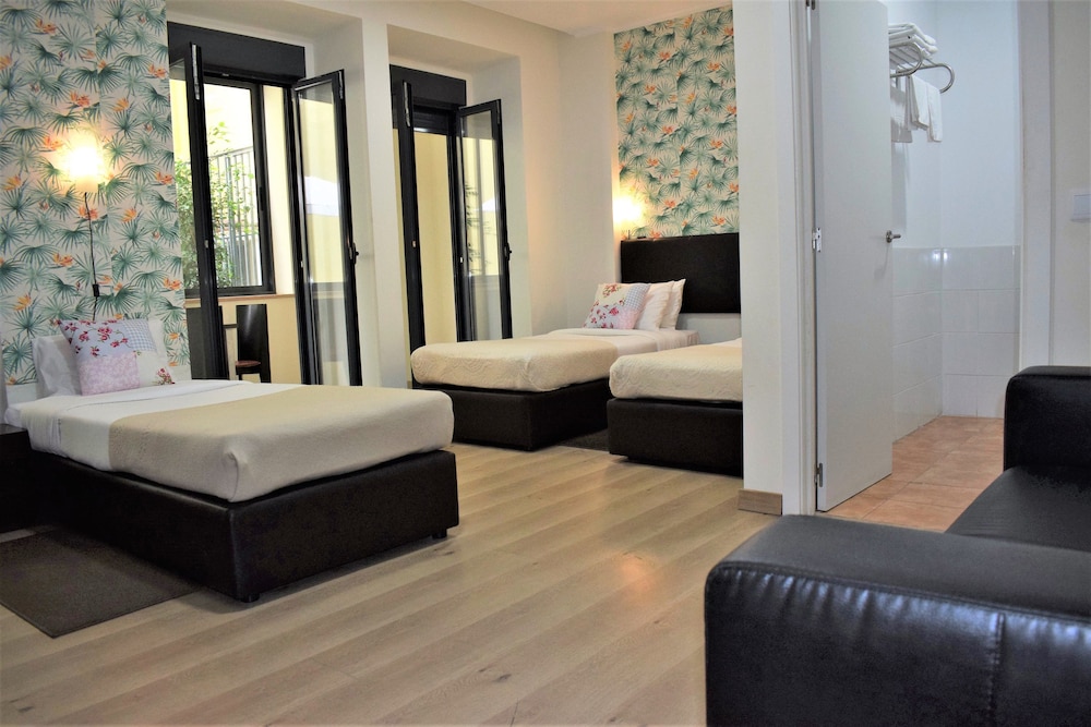 Deluxe Triple Room, Private Bathroom photo 1
