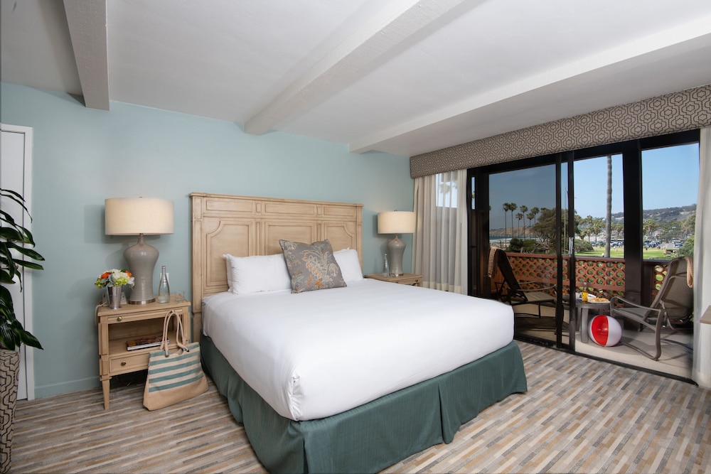 Superior Room, 1 King Bed (Coastline View One King Bed) - Photo 8