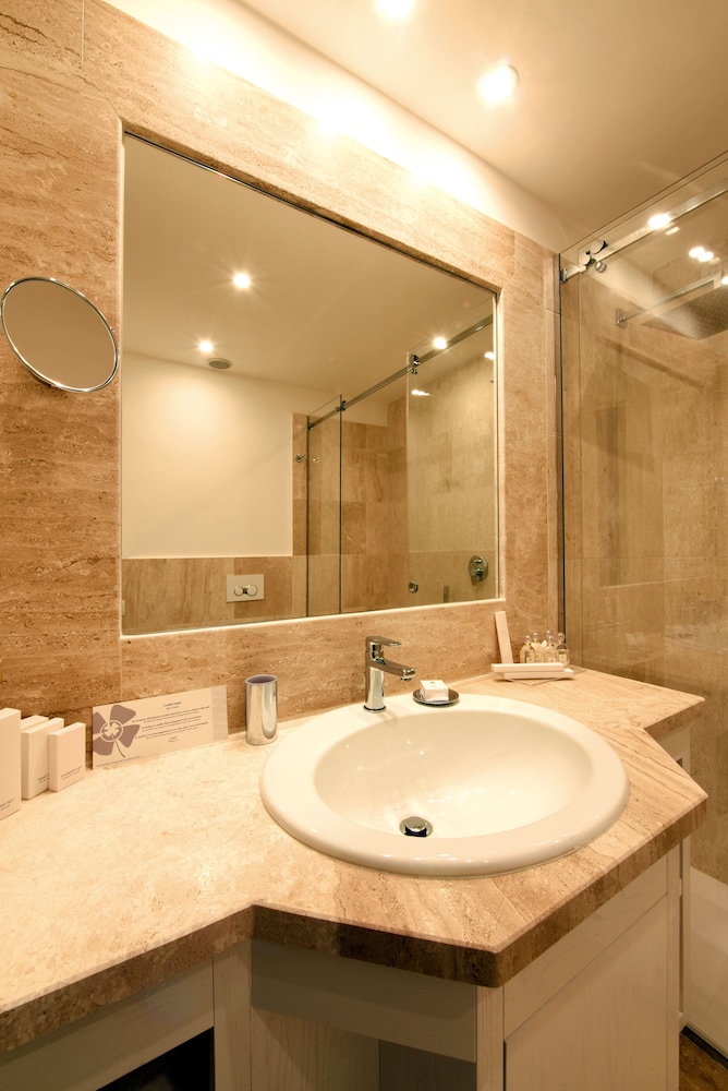 Classic Double or Twin Room, Garden View - Photo 5