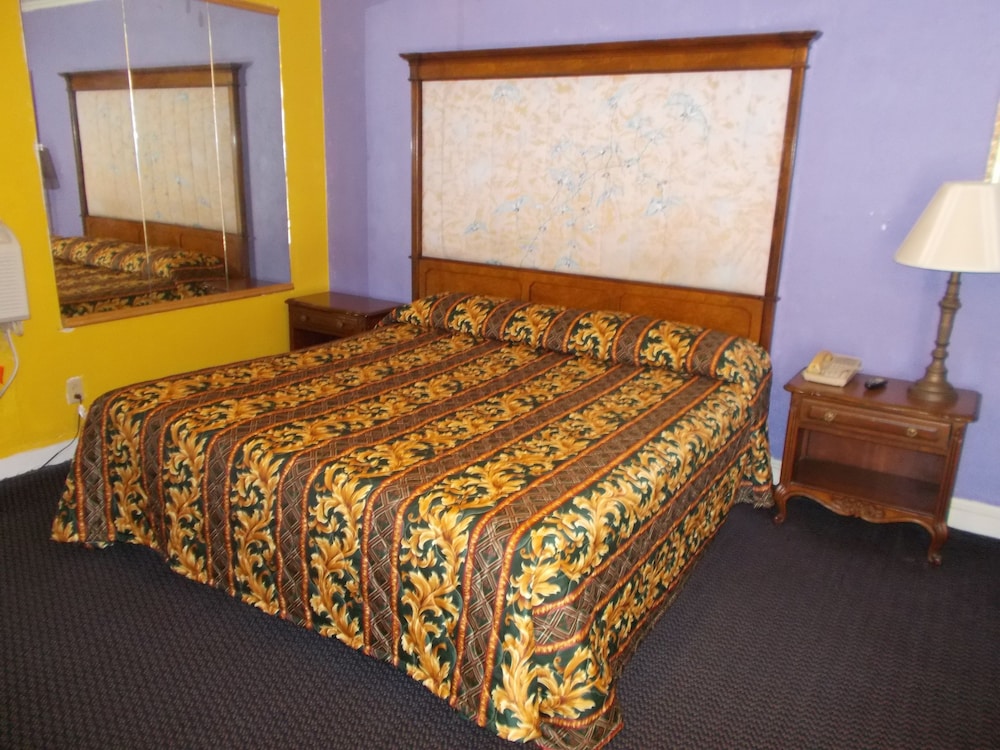 Standard Room, 1 King Bed, Smoking photo 1