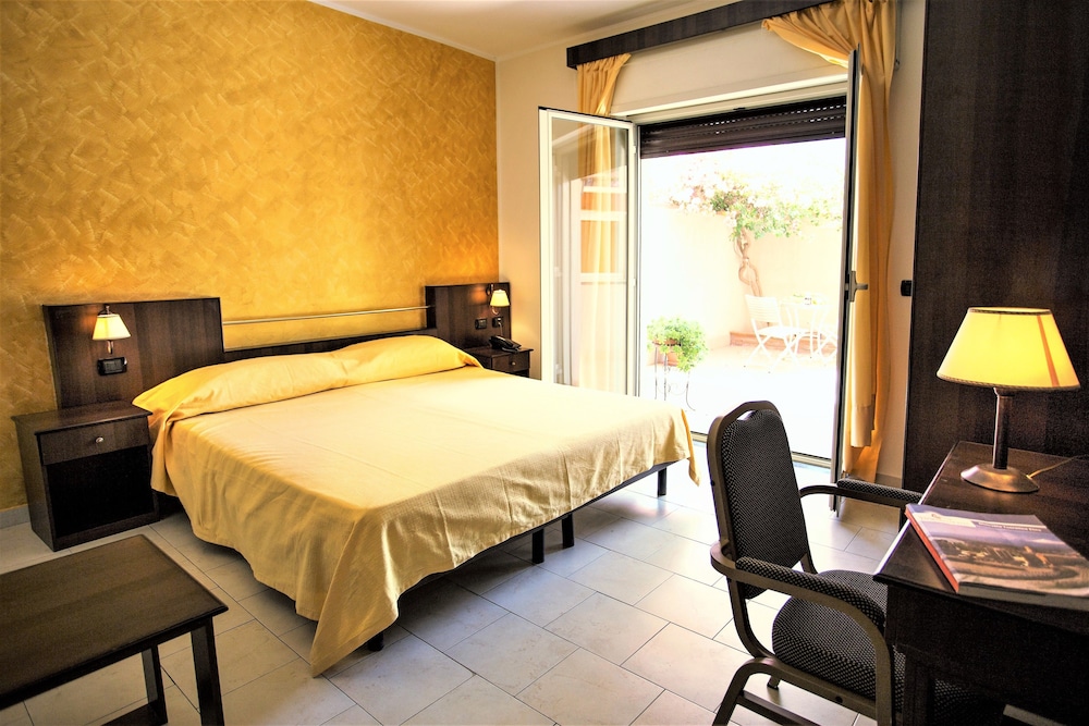 Standard Double or Twin Room photo 1