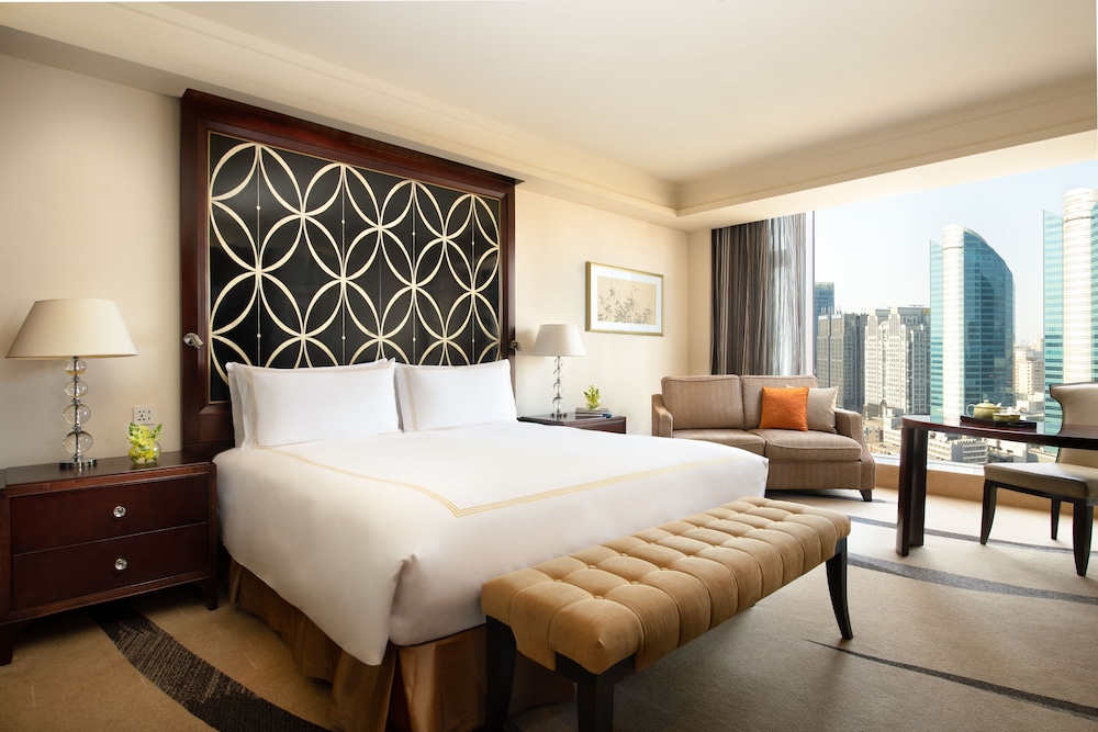 Deluxe King Room - Photo 1