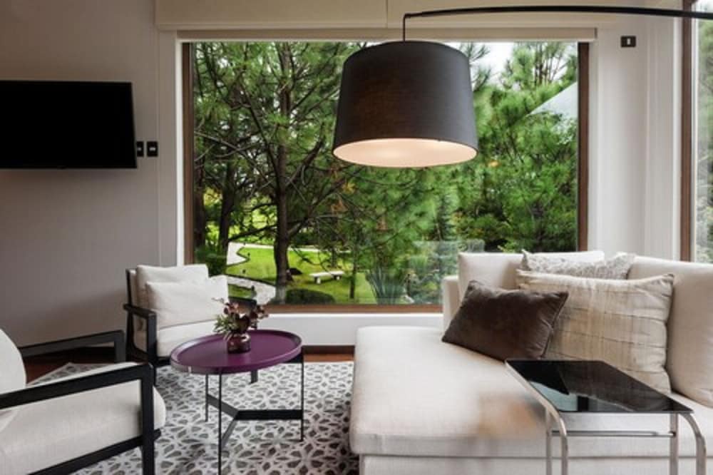 Executive Suite, 1 King Bed, Non Smoking, Garden View photo 3