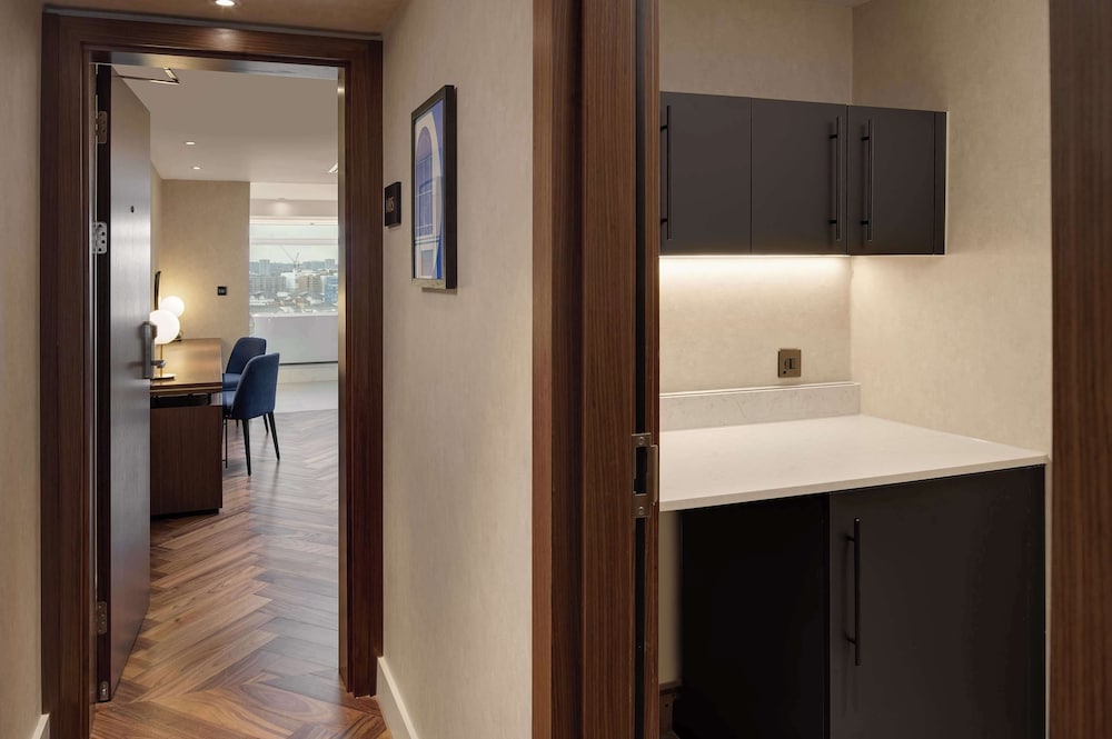 Luxury Suite (Penthouse Suite)