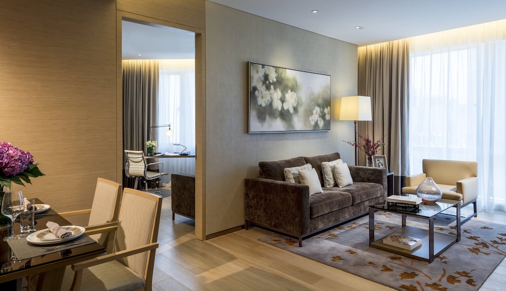 One-Bedroom Premier Suite