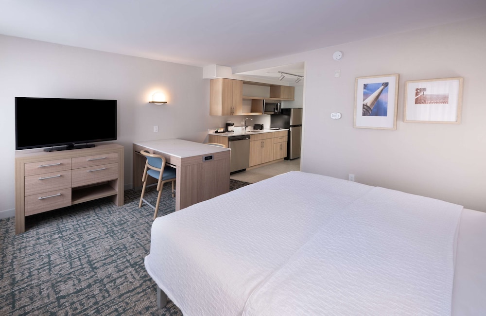 Deluxe Suite, 1 King Bed - Photo 2