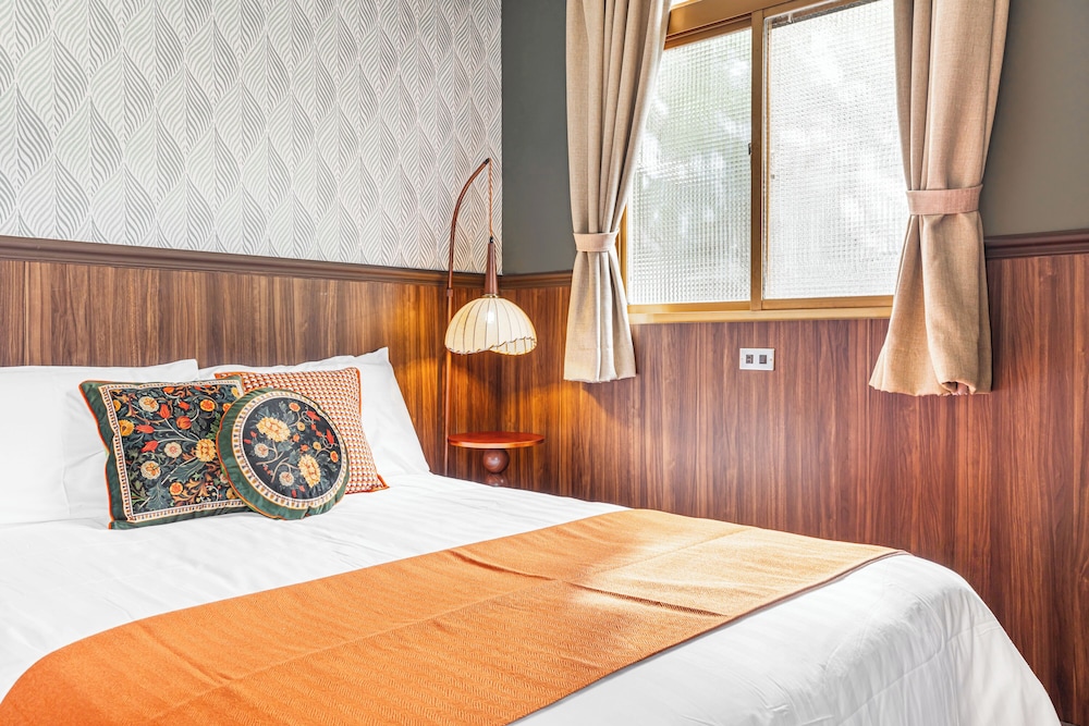 Deluxe Double Room with Bathtub - Photo 2