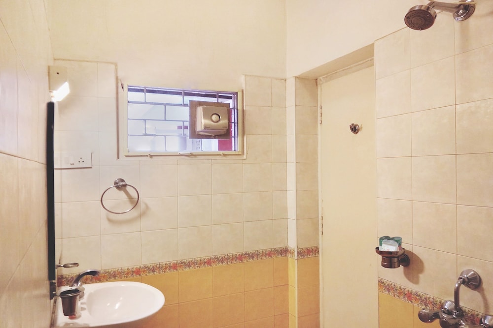 Standard Double Or Twin Room, 1 Bedroom, Private Bathroom photo 2