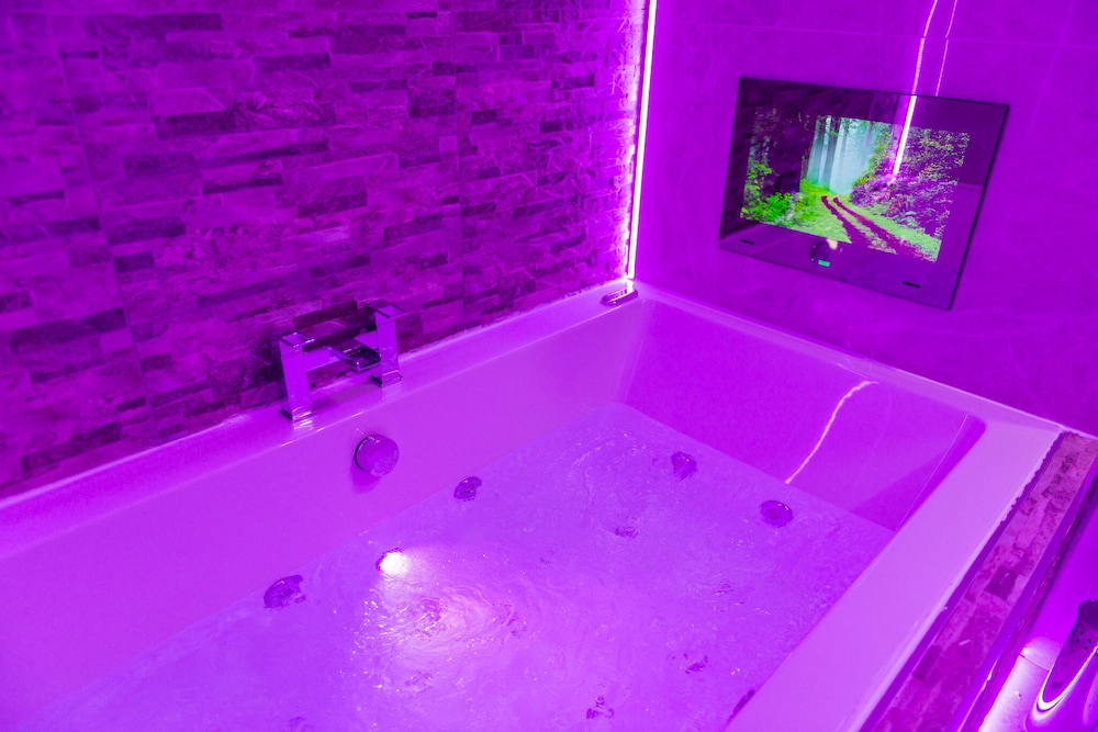 Executive Apartment, Hot Tub photo 1