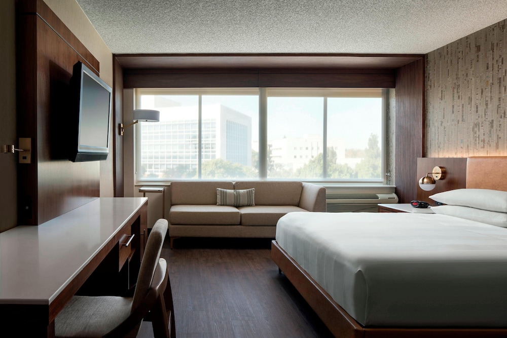 Room, 1 King Bed (Hearing Accessible) - Photo 7