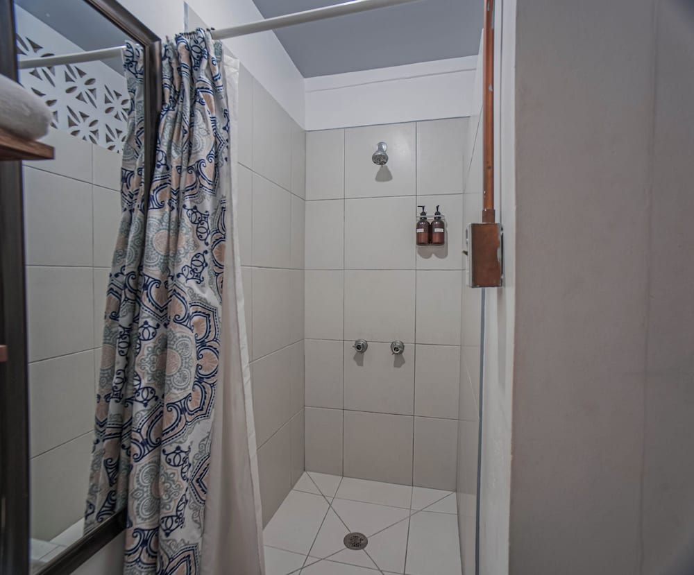 Budget Double Room photo 3