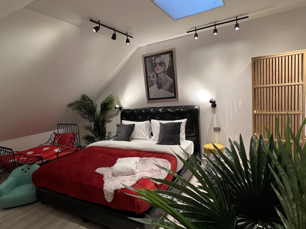Grand Eight-Bedroom Villa with Private Pool and Jacuzzi
